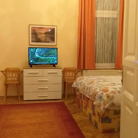 Tempo Courtyard Apartment