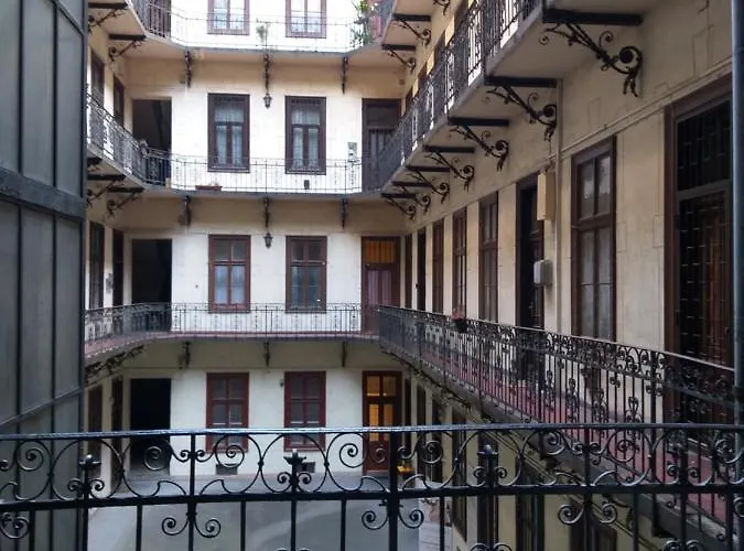 Tempo Courtyard *
